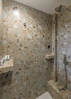 Niki Savvas Studio & Suites