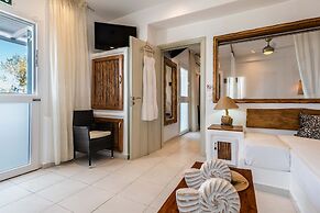 Niki Savvas Studio & Suites