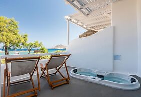 Niki Savvas Studio & Suites