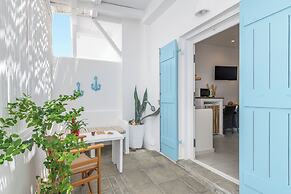 Niki Savvas Studio & Suites