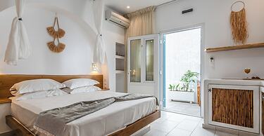 Niki Savvas Studio & Suites