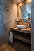 Niki Savvas Studio & Suites