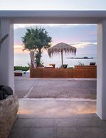 Niki Savvas Studio & Suites