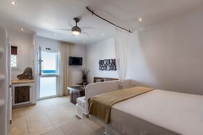 Niki Savvas Studio & Suites