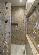 Niki Savvas Studio & Suites