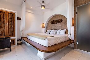 Niki Savvas Studio & Suites