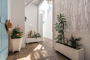 Niki Savvas Studio & Suites