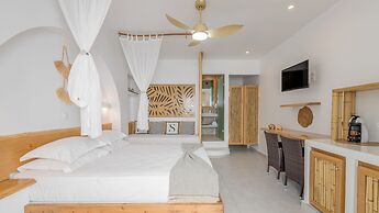 Niki Savvas Studio & Suites