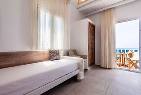 Niki Savvas Studio & Suites