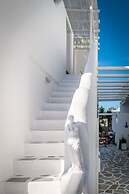 Niki Savvas Studio & Suites