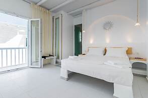 Niki Savvas Studio & Suites