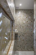 Niki Savvas Studio & Suites