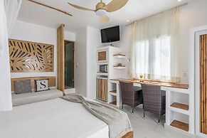 Niki Savvas Studio & Suites