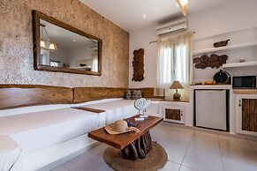 Niki Savvas Studio & Suites