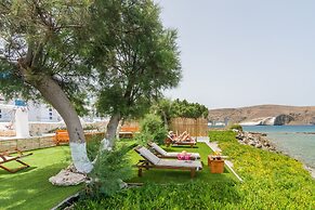 Niki Savvas Studio & Suites