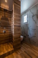 Niki Savvas Studio & Suites