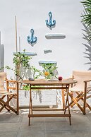 Niki Savvas Studio & Suites