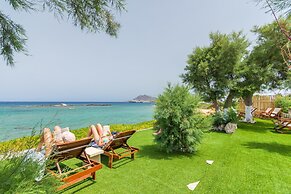 Niki Savvas Studio & Suites