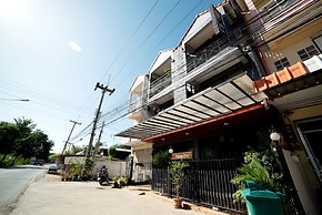 OYO 465 Krung Kao Traveller Lodge