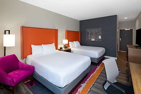 La Quinta Inn & Suites by Wyndham Greensboro Arpt High Point