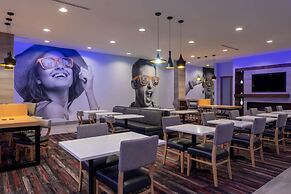 La Quinta Inn & Suites by Wyndham Greensboro Arpt High Point