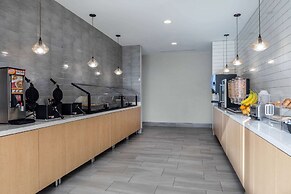 La Quinta Inn & Suites by Wyndham Greensboro Arpt High Point