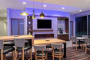 La Quinta Inn & Suites by Wyndham Greensboro Arpt High Point