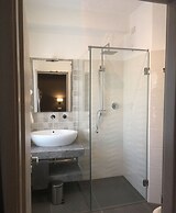 Robin Rooms