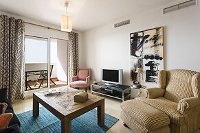 Two rooms Calm and sunny