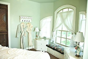 Lillian Farms Bed & Breakfast