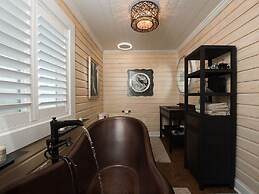 6West Beach Cottages