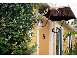 6West Beach Cottages