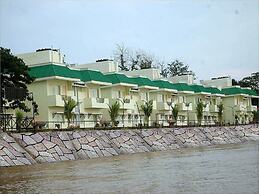 Hotel River Bay
