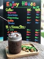 Enjoy House - Hostel