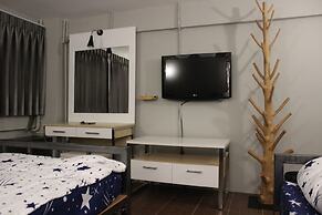 Enjoy House - Hostel