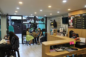 Enjoy House - Hostel