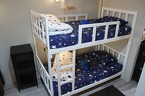 Enjoy House - Hostel