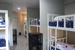 Enjoy House - Hostel