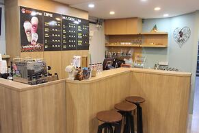 Enjoy House - Hostel