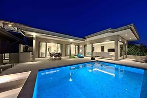 Samui Bayside Luxury Villas