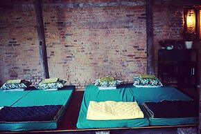 Green Door Ban Gioc - Hostel