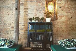 Green Door Ban Gioc - Hostel