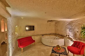 Abu Hayat Cave Suites