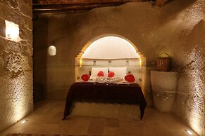 Abu Hayat Cave Suites