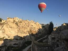 Abu Hayat Cave Suites