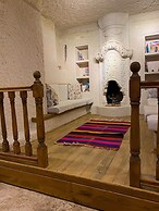 Abu Hayat Cave Suites