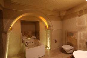 Abu Hayat Cave Suites