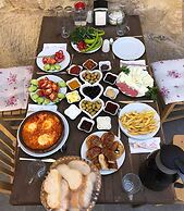 Abu Hayat Cave Suites