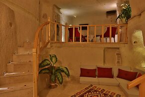 Abu Hayat Cave Suites