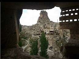 Abu Hayat Cave Suites